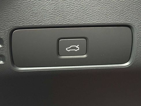 Used 2023 Volvo C40 P8 Recharge Plus w/ Climate Package image 31