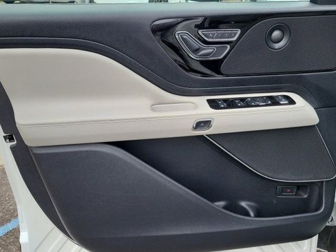 Used 2025 Lincoln Aviator Reserve w/ Jet Appearance Package AWD/4WD image 12
