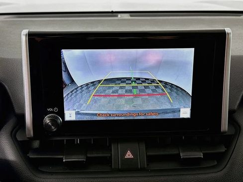 Used 2025 Toyota RAV4 XLE AWD/4WD image 12