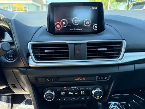 Used 2018 MAZDA MAZDA3 Touring FWD image 13