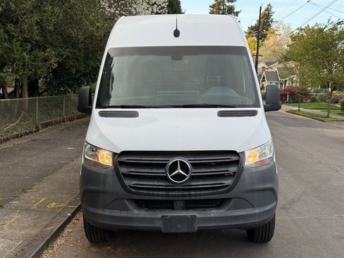 Used 2021 Mercedes-Benz Sprinter 2500 image 4