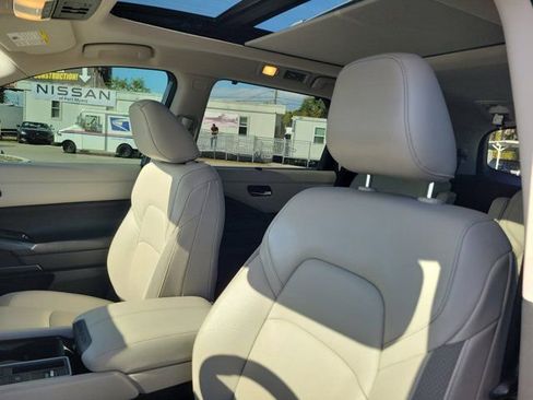 Certified 2024 Nissan Pathfinder SL w/ SL Premium Package image 22