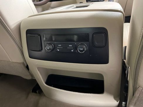 Used 2019 GMC Yukon Denali AWD/4WD image 9