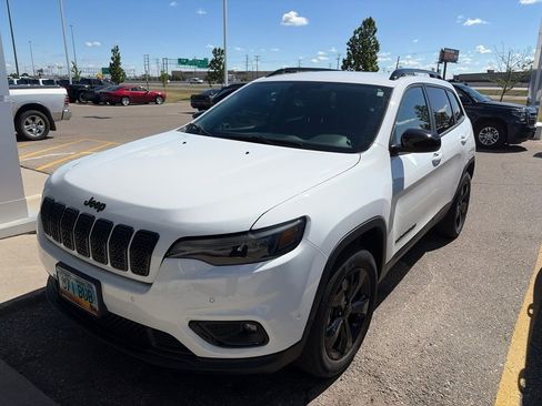 Used 2023 Jeep Cherokee Altitude Lux AWD/4WD image 3