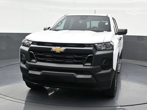 Used 2024 Chevrolet Colorado W/T w/ WT Convenience Package II image 9