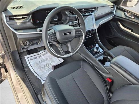 Used 2025 Jeep Grand Cherokee L Laredo AWD/4WD image 10
