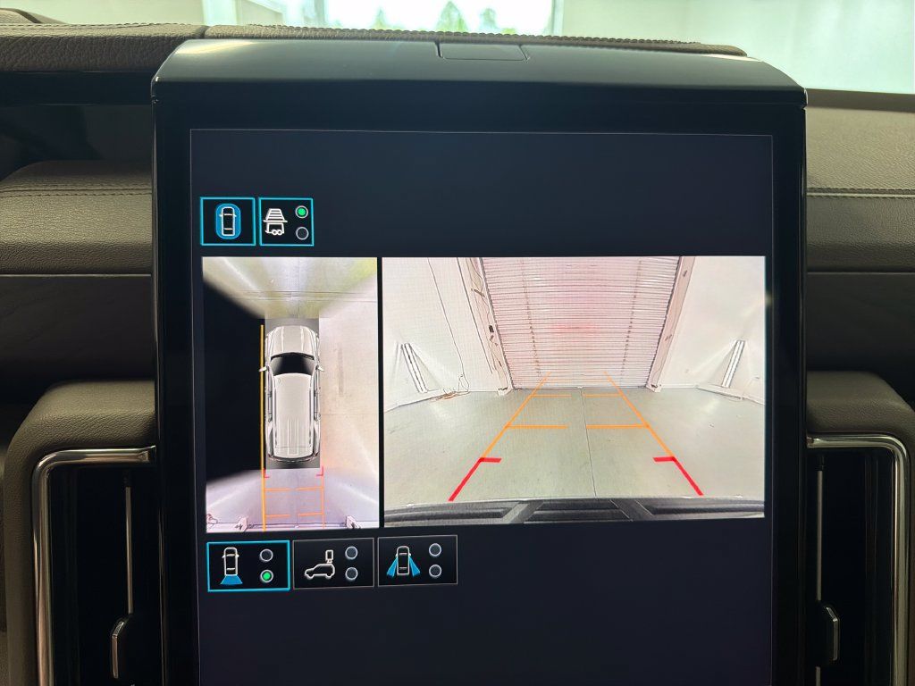 Used 2025 GMC Yukon Denali w/ Sun & Power Step Package RWD image 21