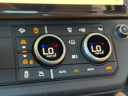 New 2026 Land Rover Defender 110 X-Dynamic SE AWD/4WD image 18