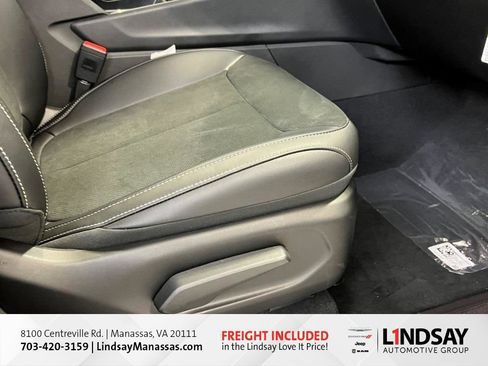 New 2025 Jeep Grand Cherokee Altitude image 12