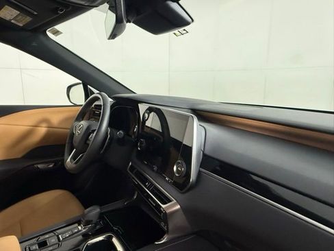 Used 2025 Lexus RX 350 FWD w/ Technology Package image 33