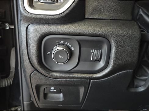 Used 2023 RAM 1500 Big Horn AWD/4WD image 24