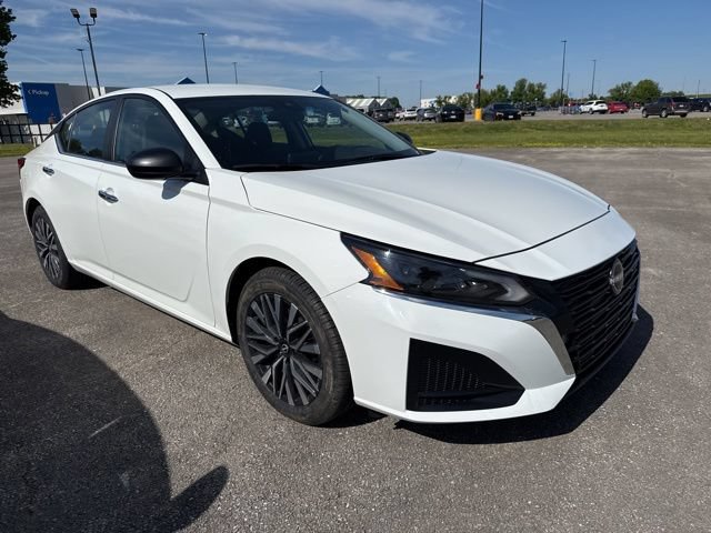 Used 2025 Nissan Altima 2.5 SV FWD image 8