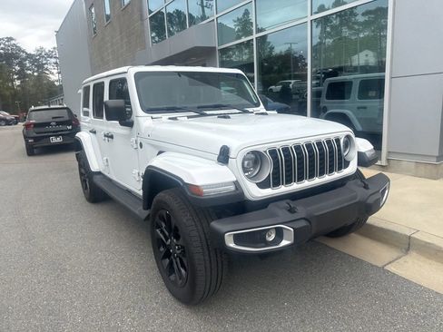 Used 2025 Jeep Wrangler Unlimited Sahara image 3