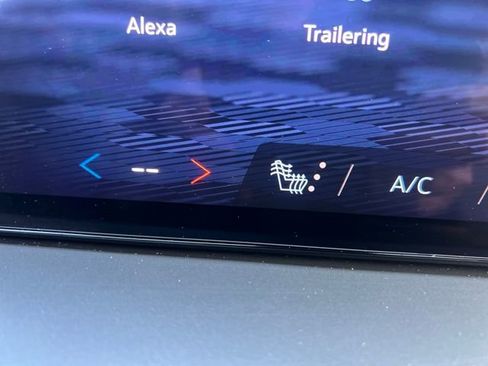 Certified 2025 Chevrolet Traverse LT image 25