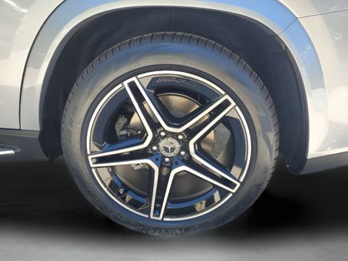 Certified 2026 Mercedes-Benz GLS 450 4MATIC image 40