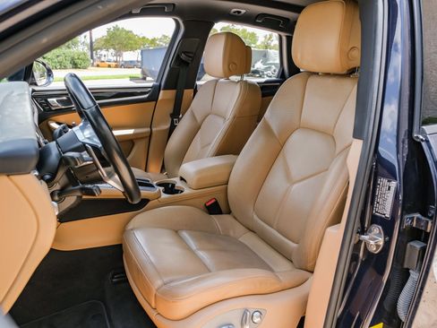 Used 2018 Porsche Macan image 32