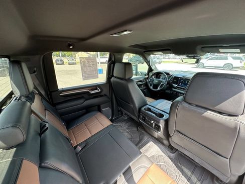 Used 2025 Chevrolet Silverado 3500 High Country AWD/4WD image 30