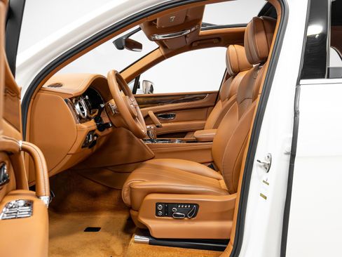 Used 2019 Bentley Bentayga image 6