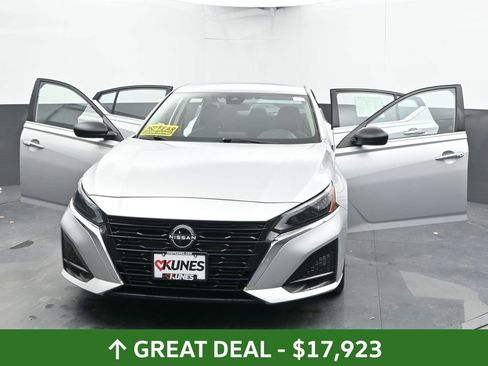Used 2024 Nissan Altima 2.5 SV FWD image 48