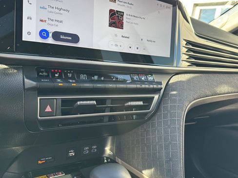 Used 2025 Toyota Camry XLE image 22