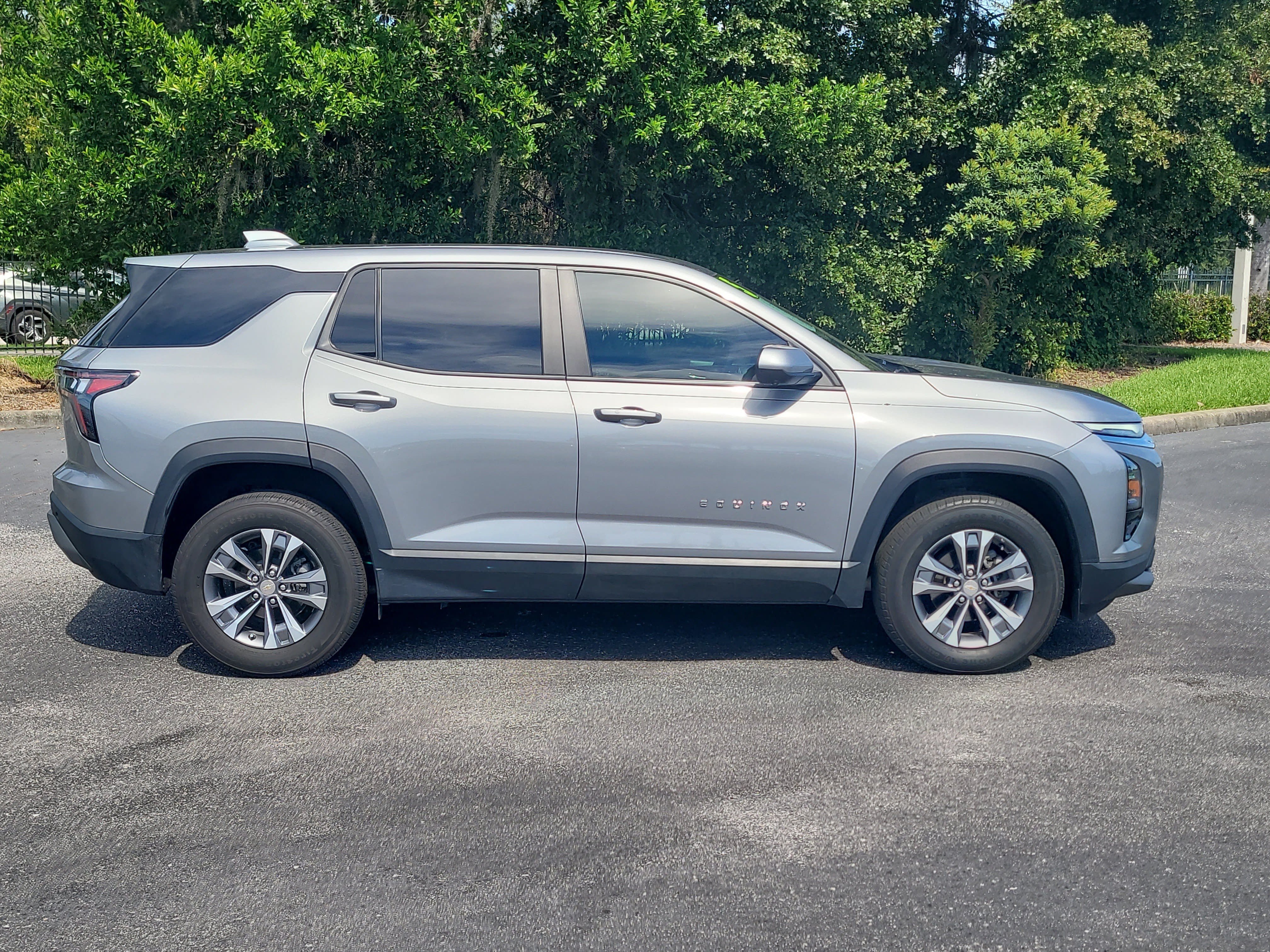 Used 2025 Chevrolet Equinox LT w/ Safety and Technology Package FWD image 8