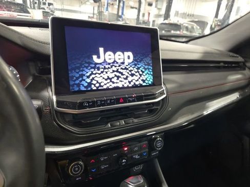 Used 2023 Jeep Compass Trailhawk w/ Trailhawk Convenience Group AWD/4WD image 14