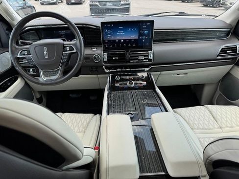 Used 2022 Lincoln Navigator Black Label AWD/4WD image 9