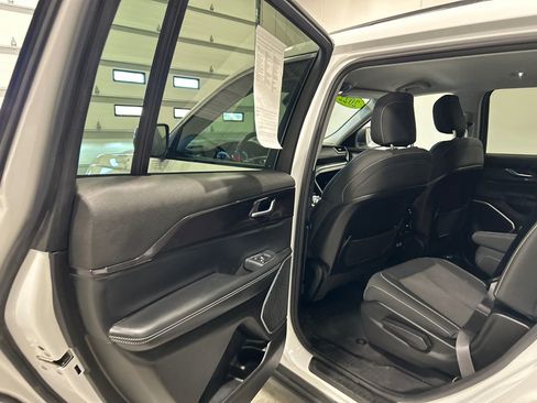 Used 2022 Jeep Grand Cherokee L Laredo w/ Luxury Tech Group I image 30