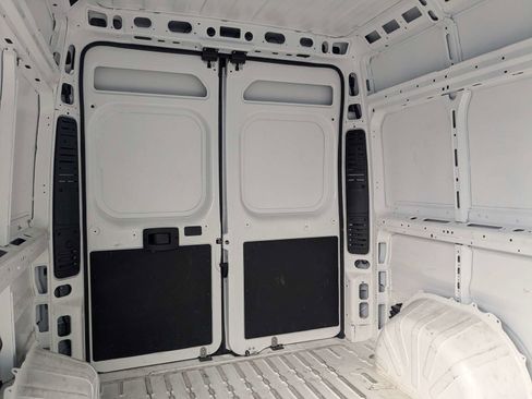 Used 2024 RAM ProMaster 2500 w/ Convenience Group FWD image 14