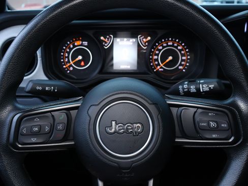 Used 2025 Jeep Wrangler Unlimited Sport AWD/4WD image 10