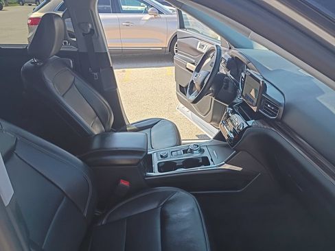 Used 2024 Ford Explorer Limited AWD/4WD image 43