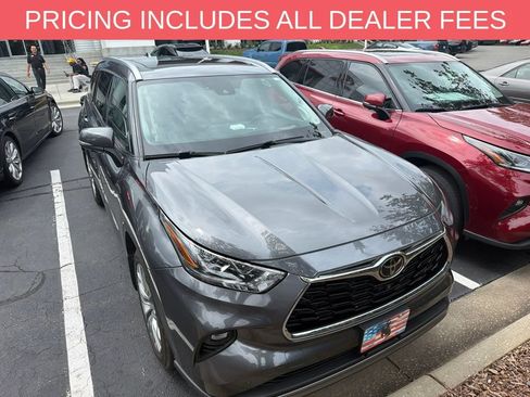 Used 2023 Toyota Highlander Platinum AWD/4WD image 1