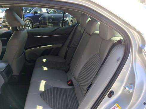 Used 2018 Toyota Camry SE w/ Moonroof Package image 25