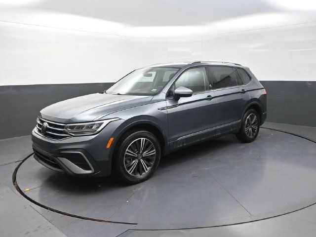 Used 2024 Volkswagen Tiguan Wolfsburg Edition FWD image 3