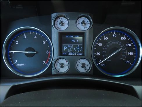 Used 2011 Lexus LX 570 4WD image 43