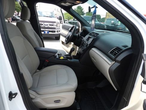 Certified 2018 Ford Explorer XLT AWD/4WD image 34