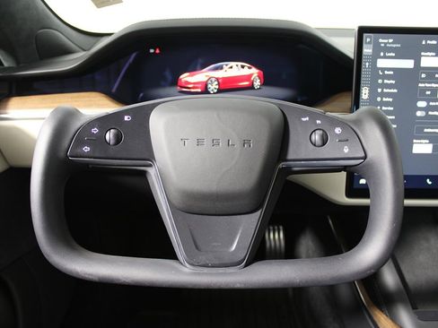 Used 2021 Tesla Model S Plaid image 13