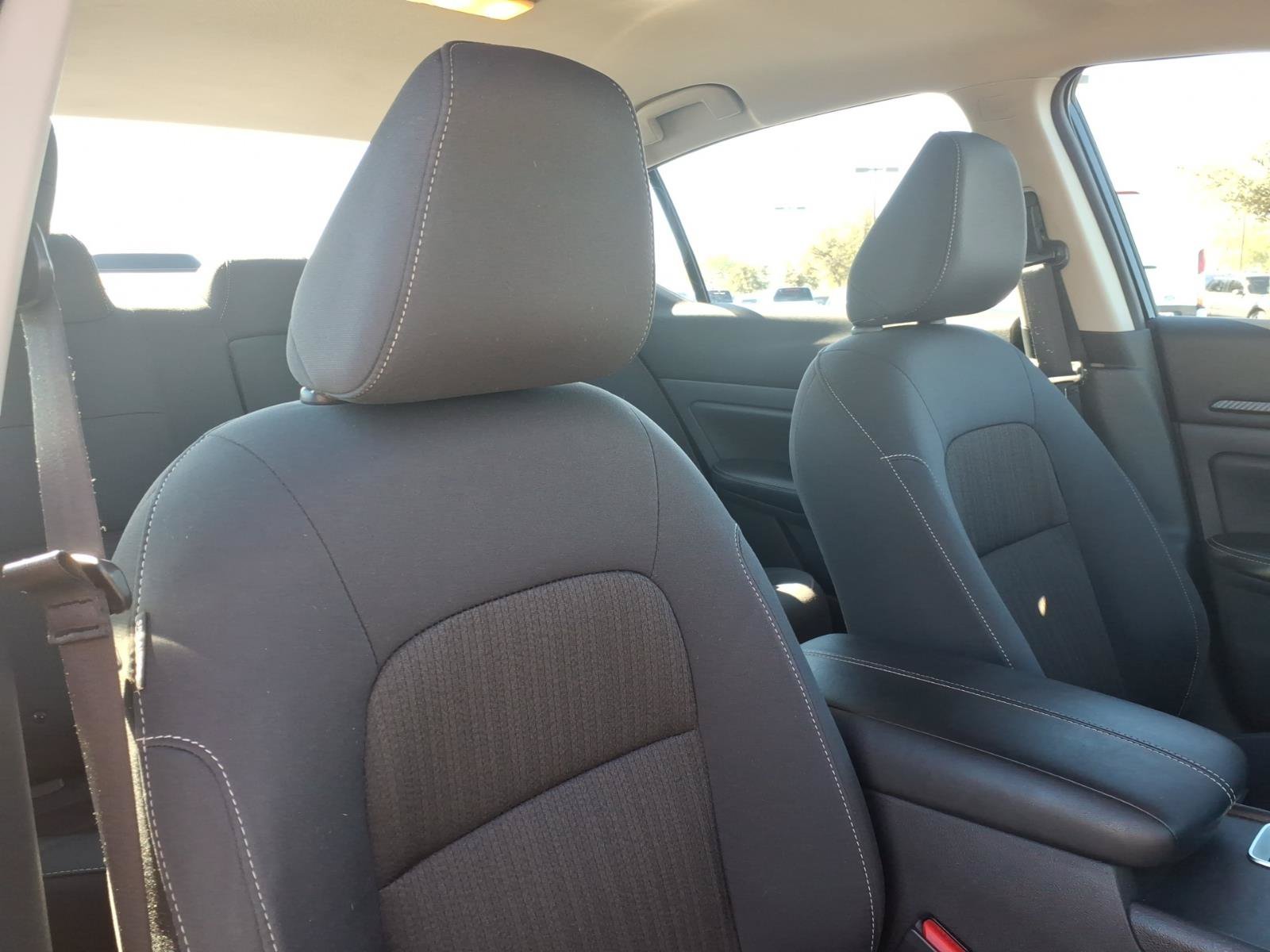 Used 2025 Nissan Altima 2.5 SV FWD image 11