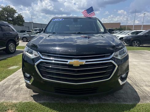 Used 2019 Chevrolet Traverse LT w/ LT Premium Package AWD/4WD image 2