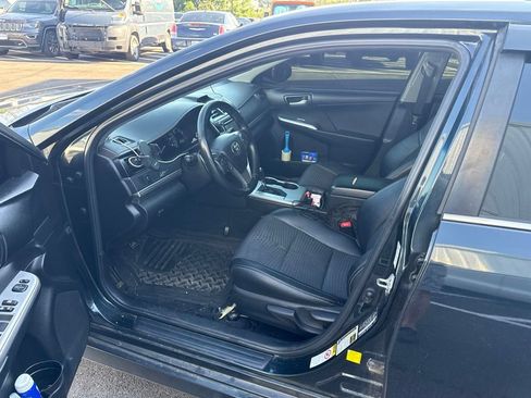Used 2014 Toyota Camry SE FWD image 6