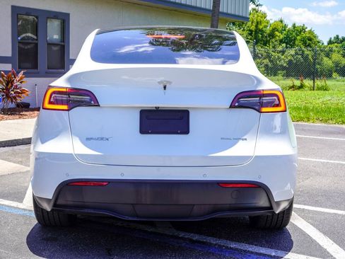 Used 2021 Tesla Model Y Long Range AWD/4WD image 4