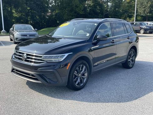 Certified 2023 Volkswagen Tiguan SE FWD image 3