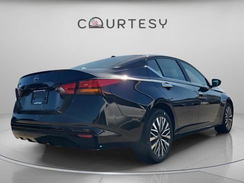 New 2025 Nissan Altima 2.5 SV image 4