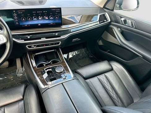 Used 2023 BMW X7 xDrive40i image 24