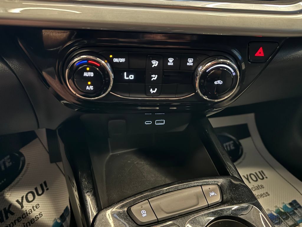 Used 2025 Chevrolet Trax LT FWD image 15