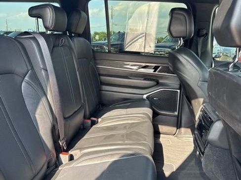 Used 2022 Jeep Wagoneer Series II w/ Premium Group I AWD/4WD image 18