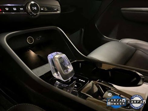 Used 2025 Volvo XC40 B5 Plus image 56