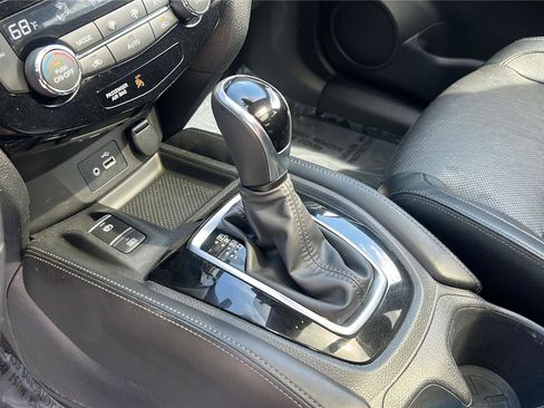 Used 2020 Nissan Rogue SL w/ Premium Package image 17