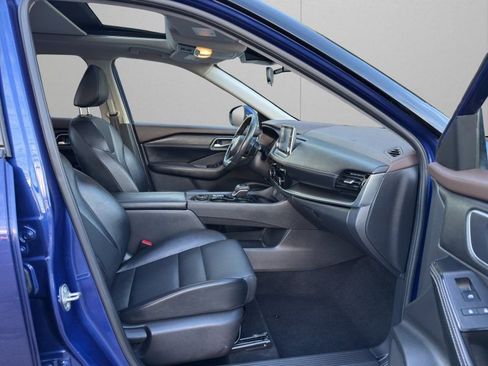 Used 2021 Nissan Rogue SV w/ Premium Package image 13