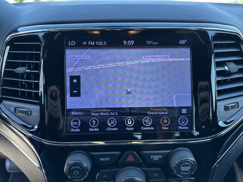 Used 2019 Jeep Grand Cherokee Limited AWD/4WD image 14